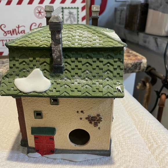 Dept 56 - The Heritage Village Collection - Elfie's Sleds & Skates - Picture 3 of 5
